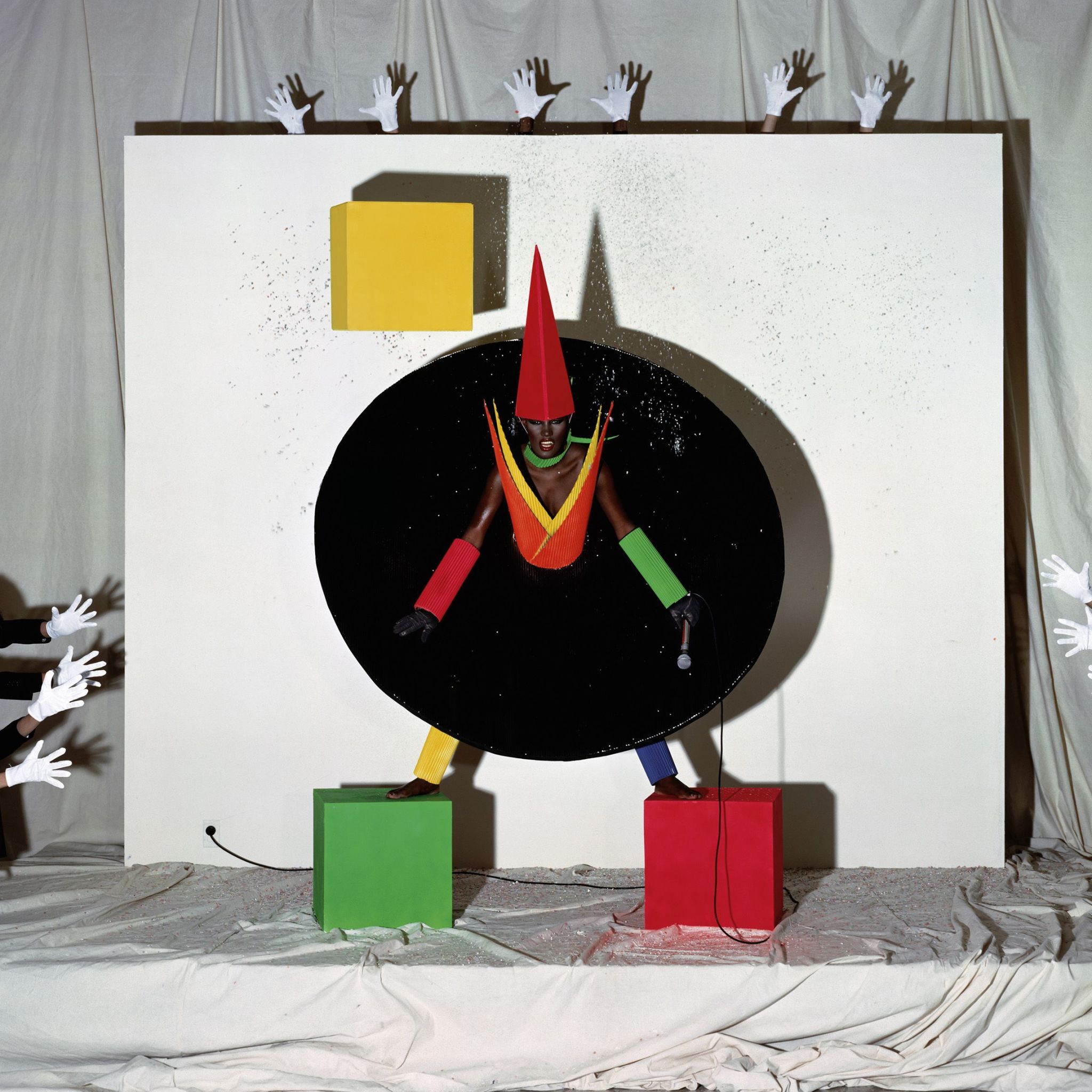 展覽《So Far So Goude》完整收錄影像大師Jean-Paul Goude的大膽時尚